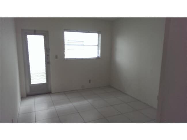 Building Photo - 230 NE 40th St