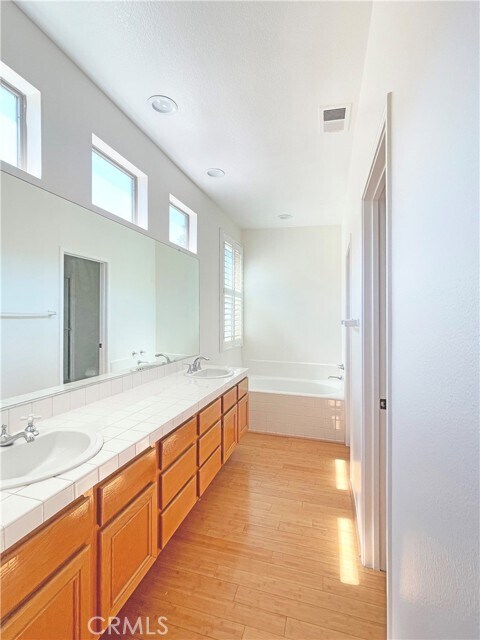 Building Photo - 14141 Shoreline Dr
