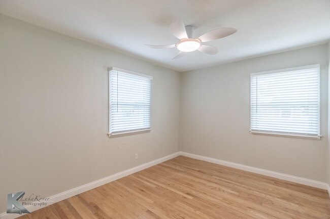 Building Photo - 4 BED, 2 BATH, 2 CAR GARAGE!