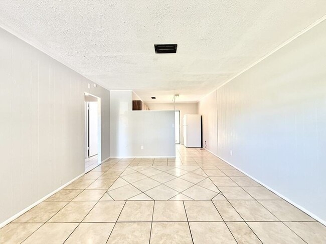 Building Photo - 605 64th Ave W