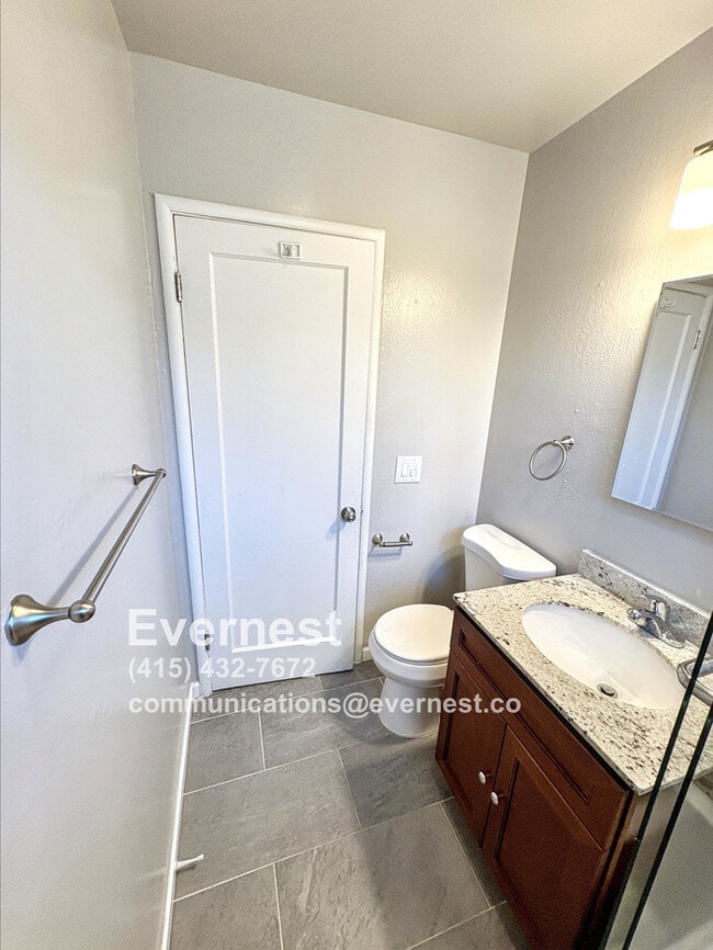 Building Photo - Charming 2-Bedroom, 1-Bathroom House in a ...