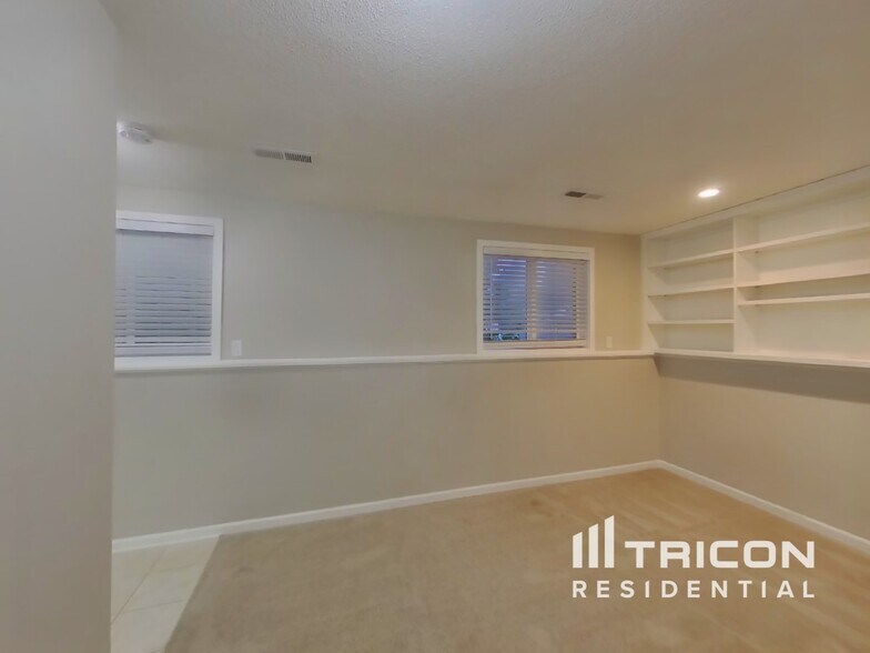 Building Photo - 6421 Limerick Dr