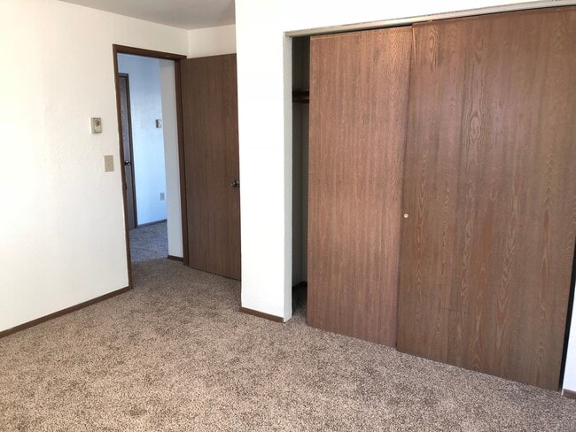 Building Photo - 28-30 E. Courtland