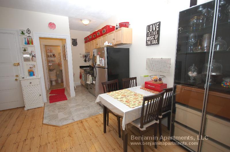 Building Photo - 1067 Beacon St