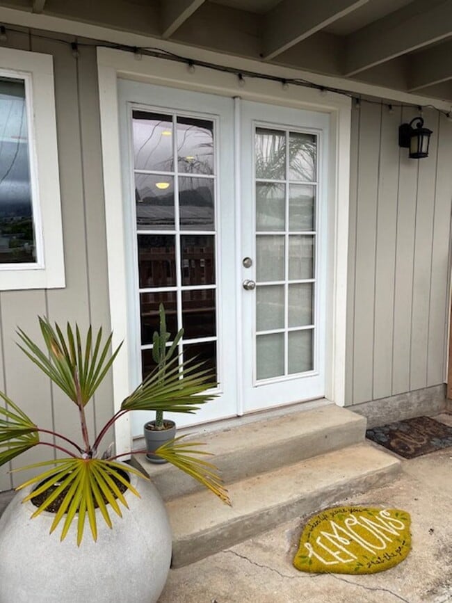 Building Photo - Available 08/16/2025! - Large 4 bedroom/2 ...