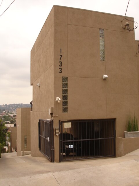 Building Photo - 1733 Lucile Ave