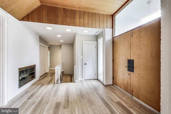 Building Photo - 1426 Carrington Ln