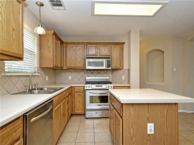 Building Photo - 11113 Crazy Well Dr