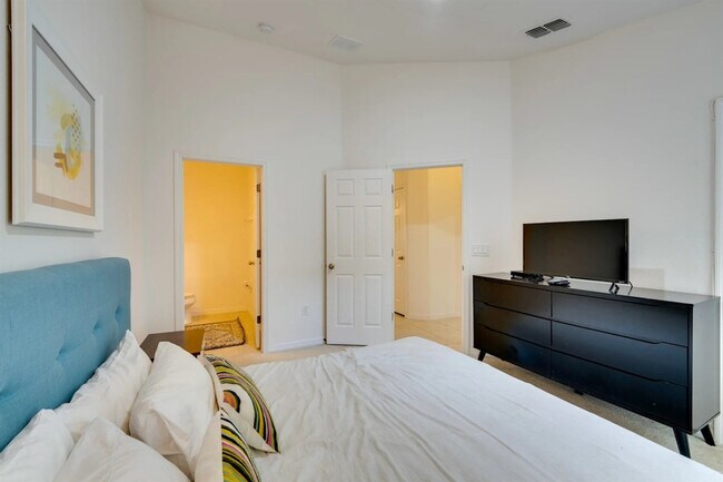 Building Photo - 610 Orange Cosmos Blvd