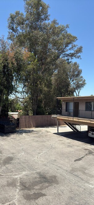 Building Photo - 7507 Woodman Ave