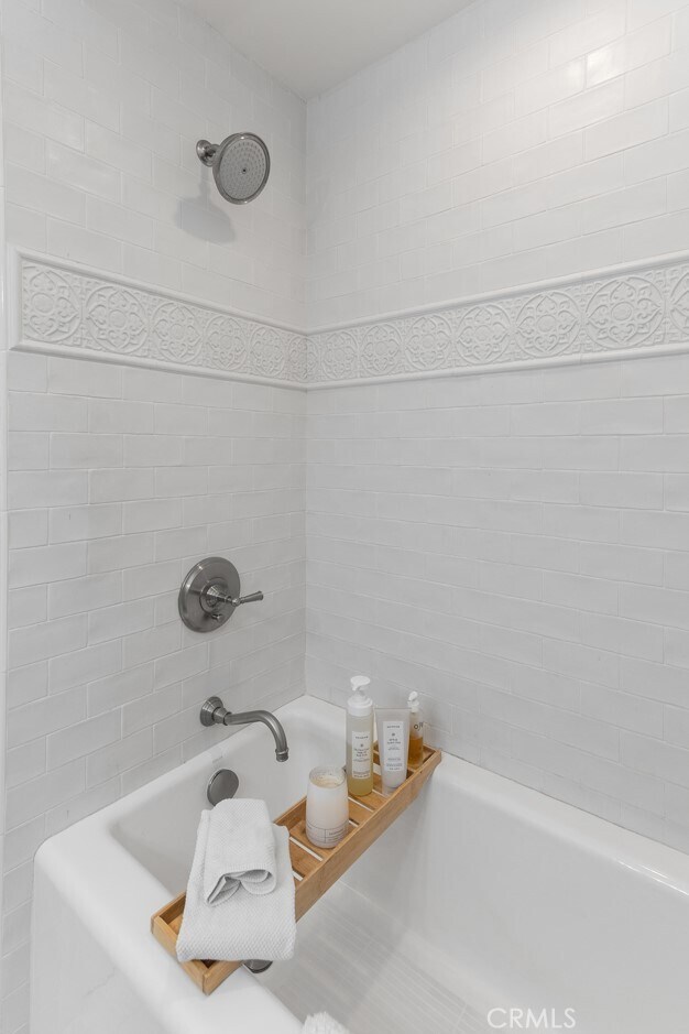 Building Photo - 2165 Vista Entrada Vis