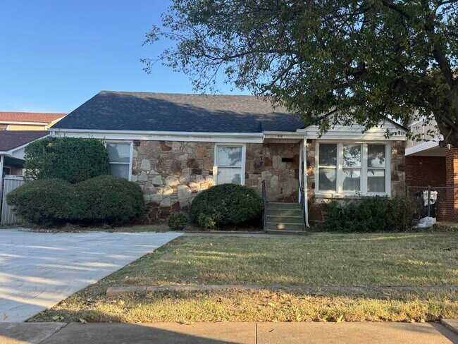 Primary Photo - 417 SW 24th St