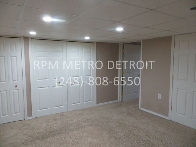Building Photo - Sterling Heights Condo(16 Mile & Mound)