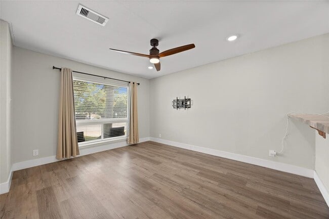Building Photo - 5206 Emerald Forest Dr