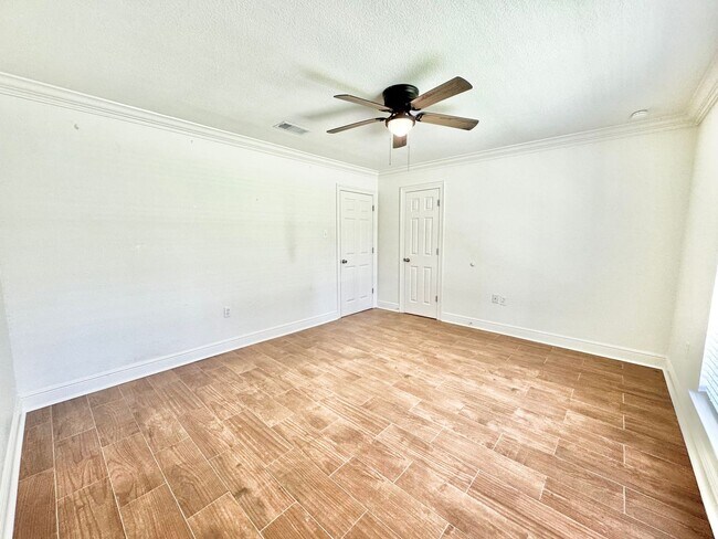 Building Photo - 5016 Five Frks Dr