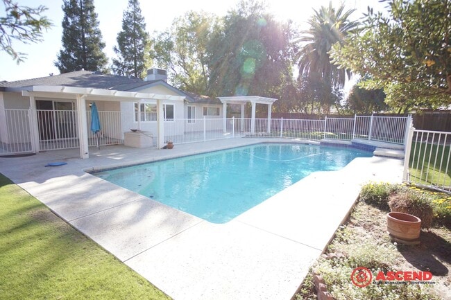 Building Photo - Gorgeous Home in Stockdale Park!