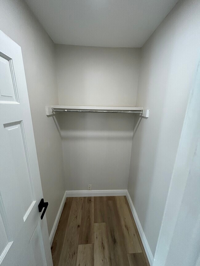 Building Photo - 3848 N Lake Dr