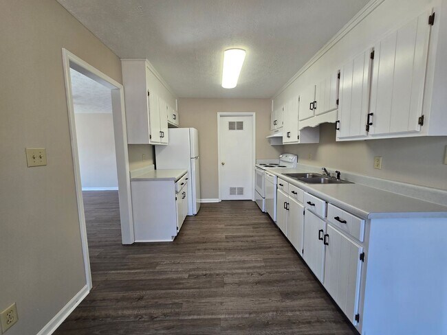 Building Photo - Conifer Ring #1 A&amp;B