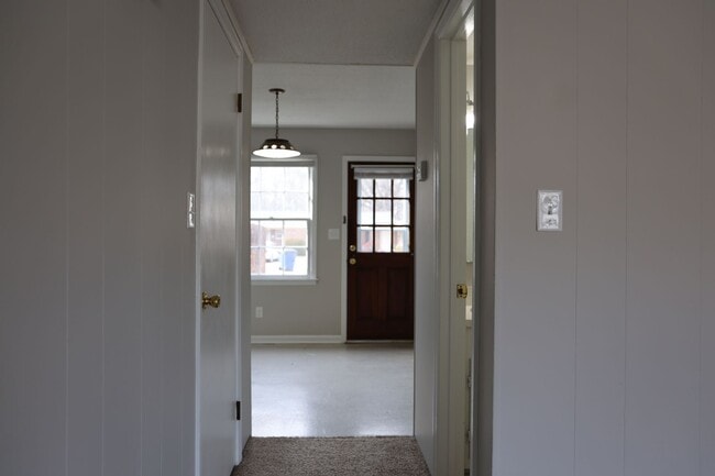 Building Photo - 510 S Vermont St