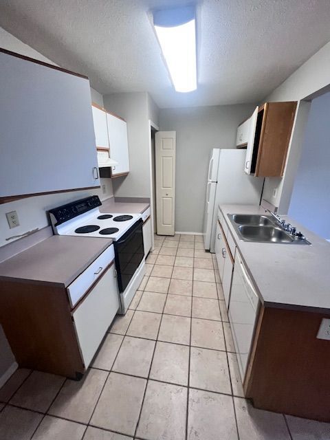 Building Photo - 2Br/2Ba Townhome in the J-town/Ferncreek area