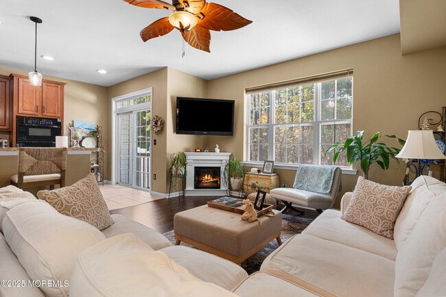 Building Photo - 254 Hawthorne Ln