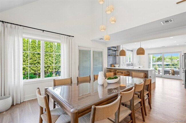 Building Photo - 4 Carriage Ln