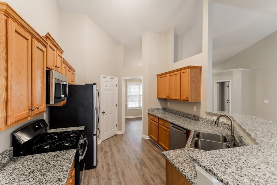 Building Photo - 963 Laurel Green Ln NE