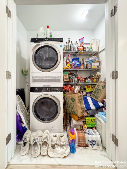 Building Photo - 231 Maverick St