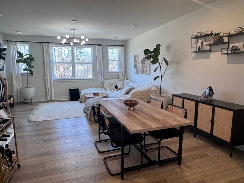 Building Photo - 1612 Levy Wy