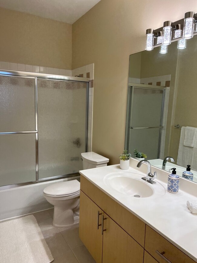Building Photo - Fully Furnished & remodeled, ground floor,...