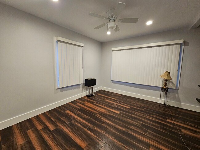 Building Photo - 2 Bed, 1 Bath Home in East Richmond Heights