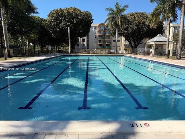 Building Photo - 9300 Fontainebleau Blvd