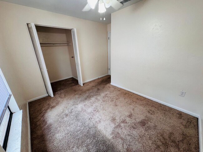 Building Photo - SW Gainesville Condo