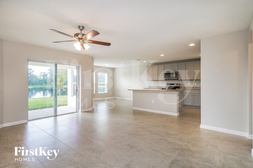 Building Photo - 308 S Haven Ct