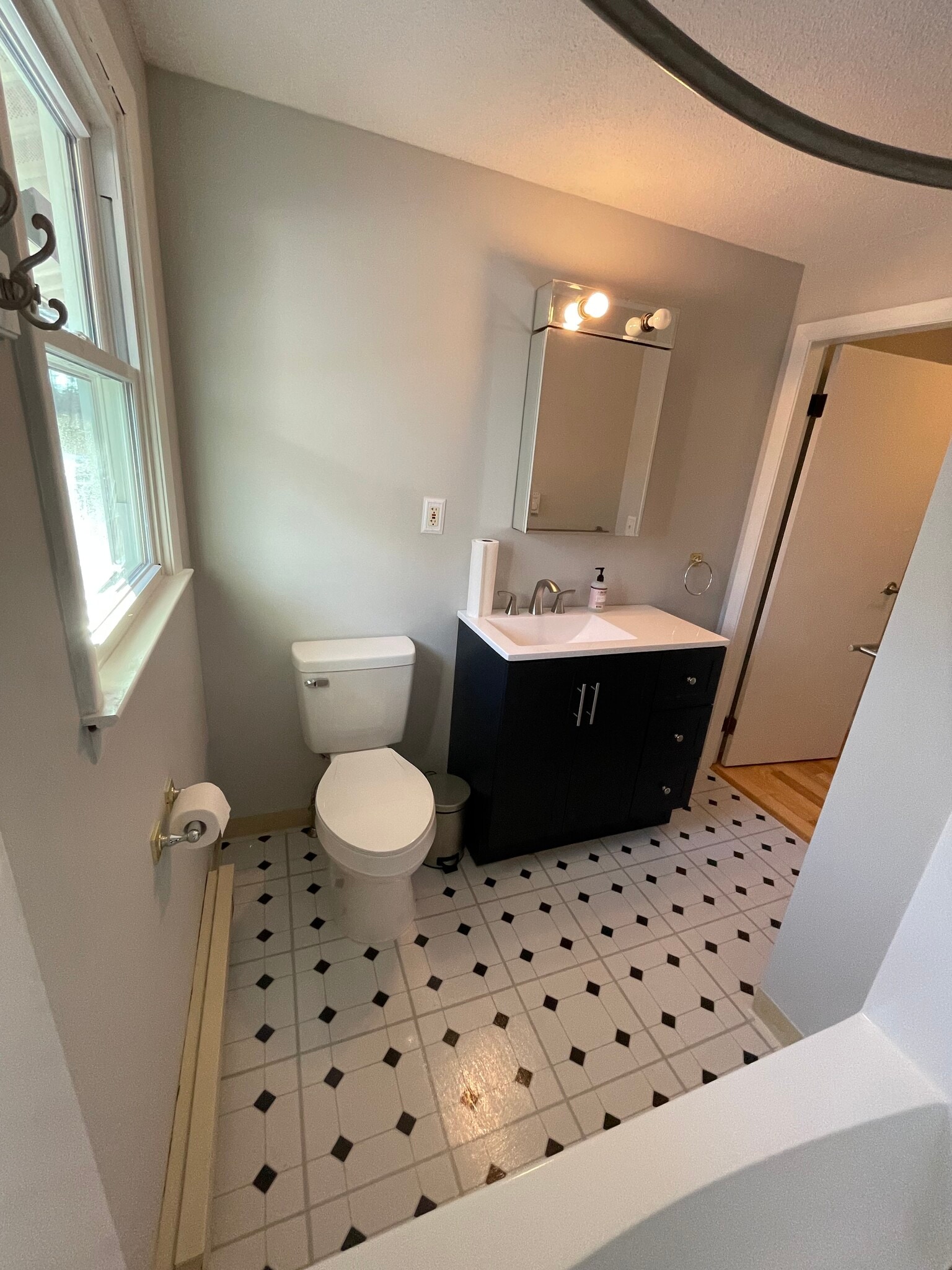 Building Photo - 33 Villa Rd