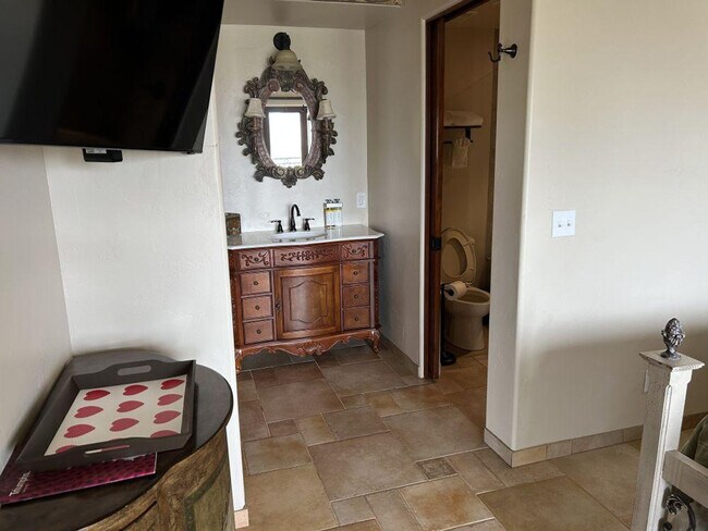 Building Photo - 935 Beachview Dr