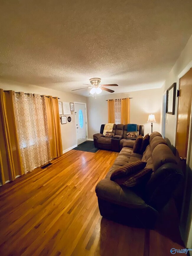 Building Photo - 1204 19th Ave SE