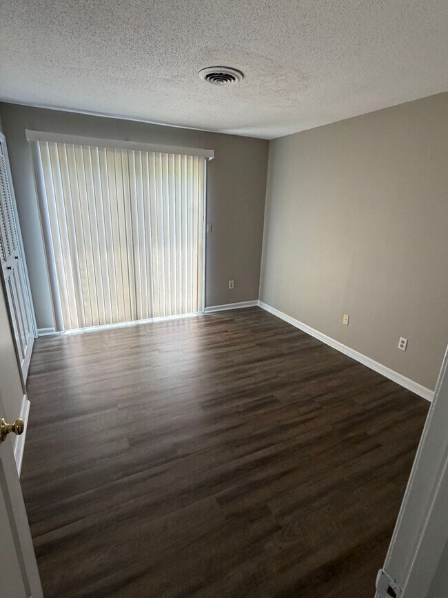 Building Photo - 420-422 Sioux Trail
