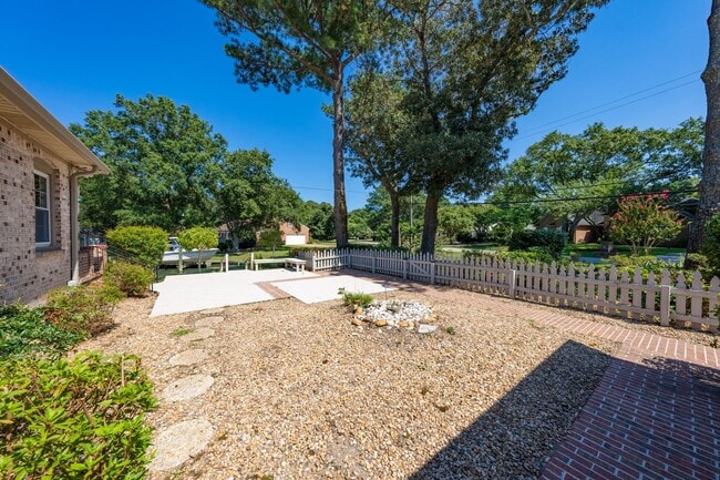 Building Photo - 2406 Jib Cir