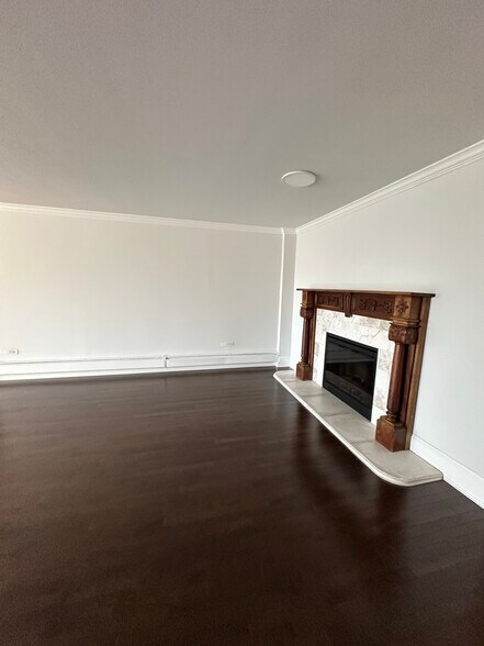 Primary Photo - 1350 N Dearborn St