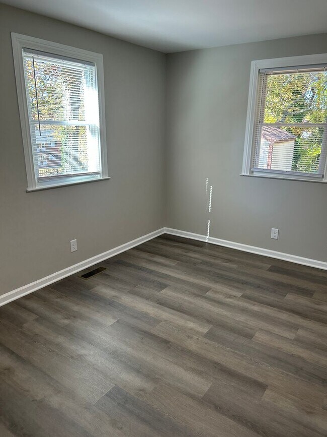 Building Photo - 1907 NE 26th St