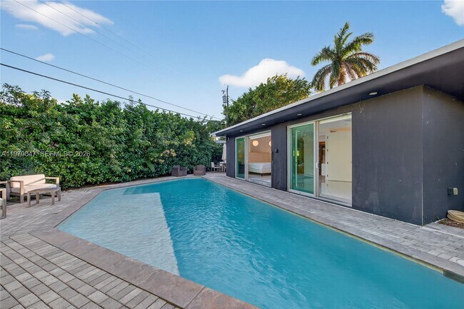 Building Photo - 1000 N Shore Dr