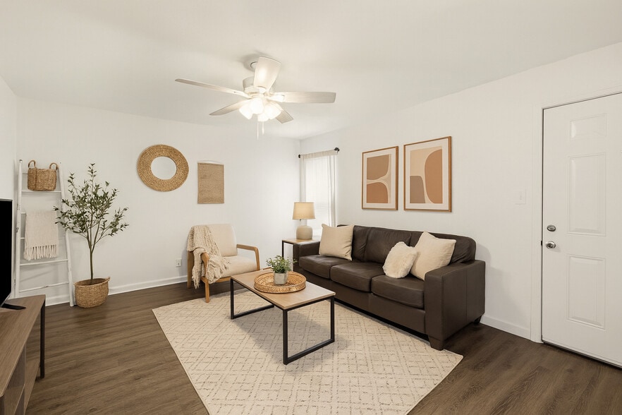 Primary Photo - Villa Reanna Apartments