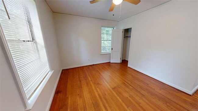 Building Photo - 900 E Edgemont Ave