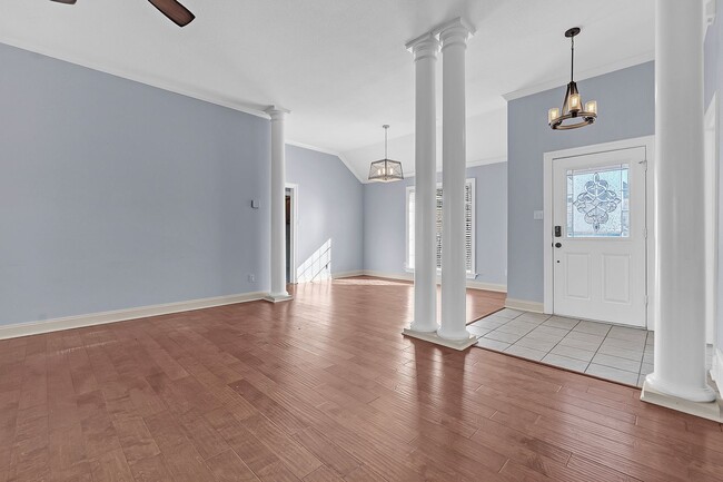 Building Photo - Charming Arlington Home with Modern Upgrades