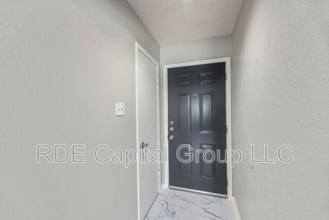 Building Photo - 8013 Emerald Hills Way