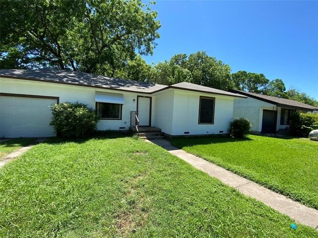Primary Photo - 1806 N Culberson St