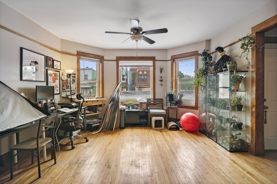 Primary Photo - 3550 W Diversey Ave