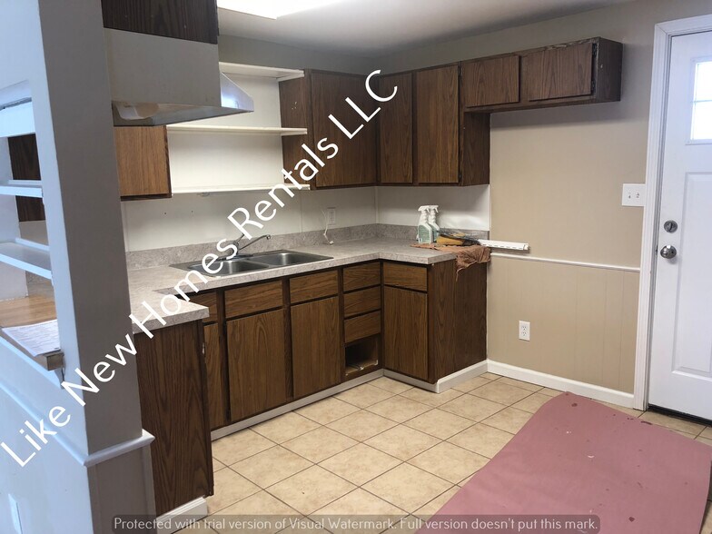 Building Photo - 3273 Berent St