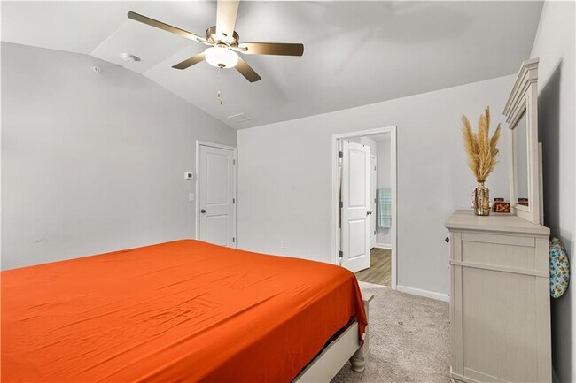 Building Photo - 11649 Mendenhall Ct